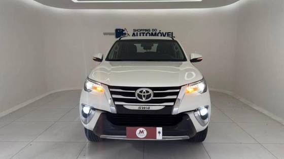 TOYOTA HILUX SW4 2.8 SRX 4X4 7 LUGARES 16V TURBO INTERCOOLER DIESEL 4P AUTOMÁTICO